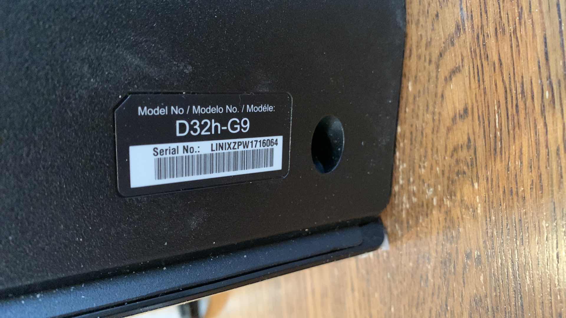 Photo 1 of VIZIO 32” HDTV D32-G9 NO STAND