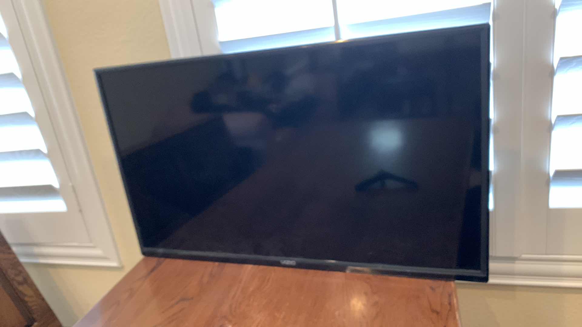 Photo 1 of VIZIO 32” HDTV D32-G9 NO STAND