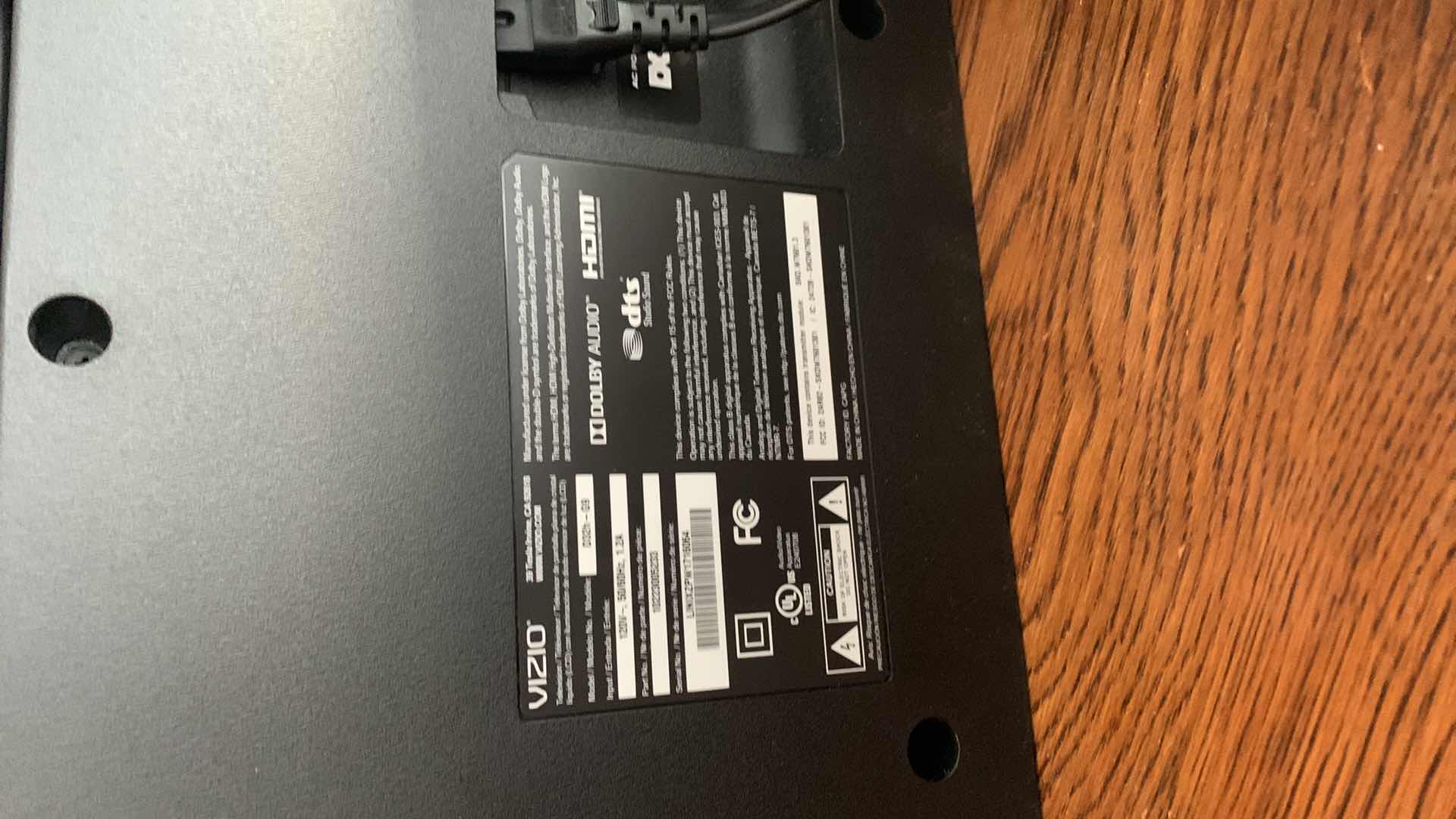 Photo 1 of VIZIO 32” HDTV D32-G9 NO STAND