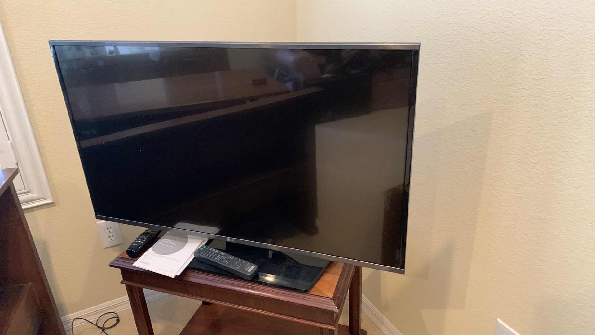 Photo 1 of LG 43” HDTV 43LF6300