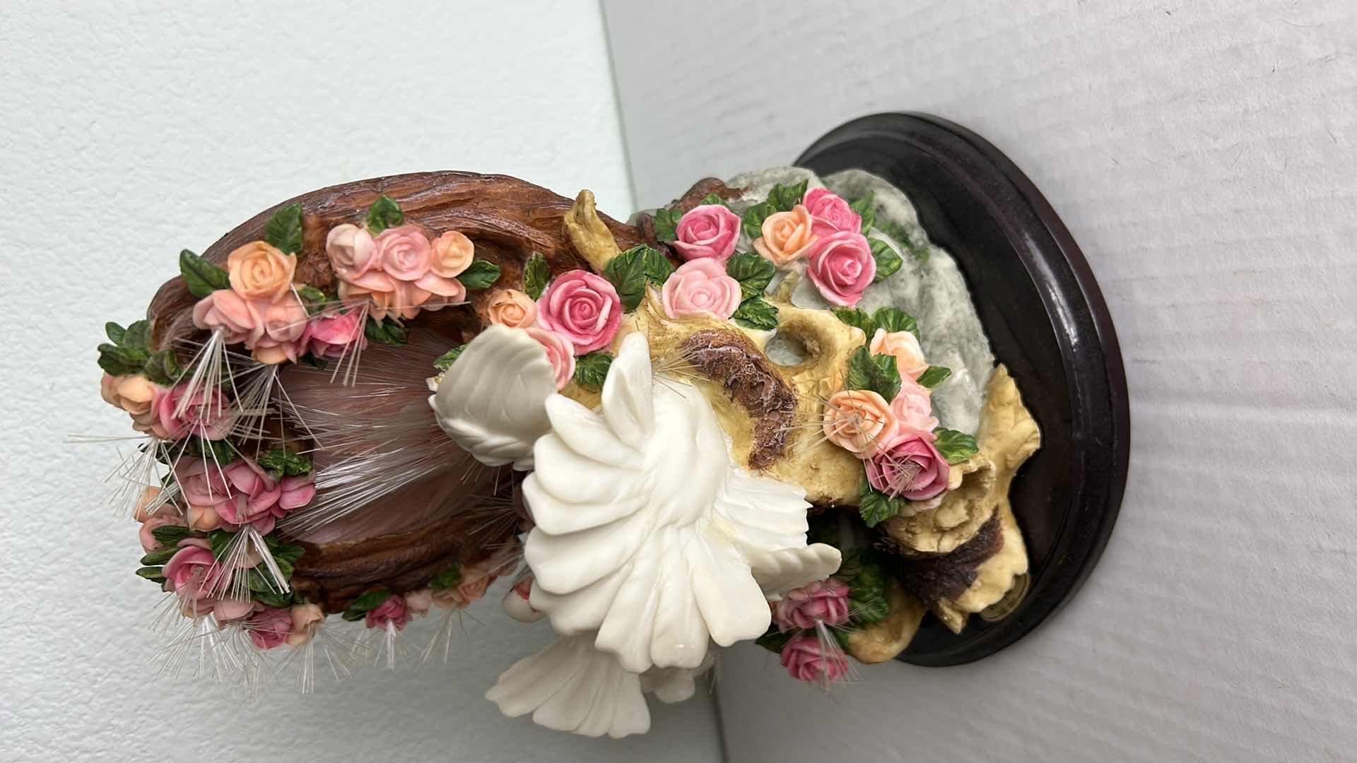 Photo 1 of DE CAPOLI COLLECTION DOVES FIGURINE RESIN FIBRE OPTICAL H 11”