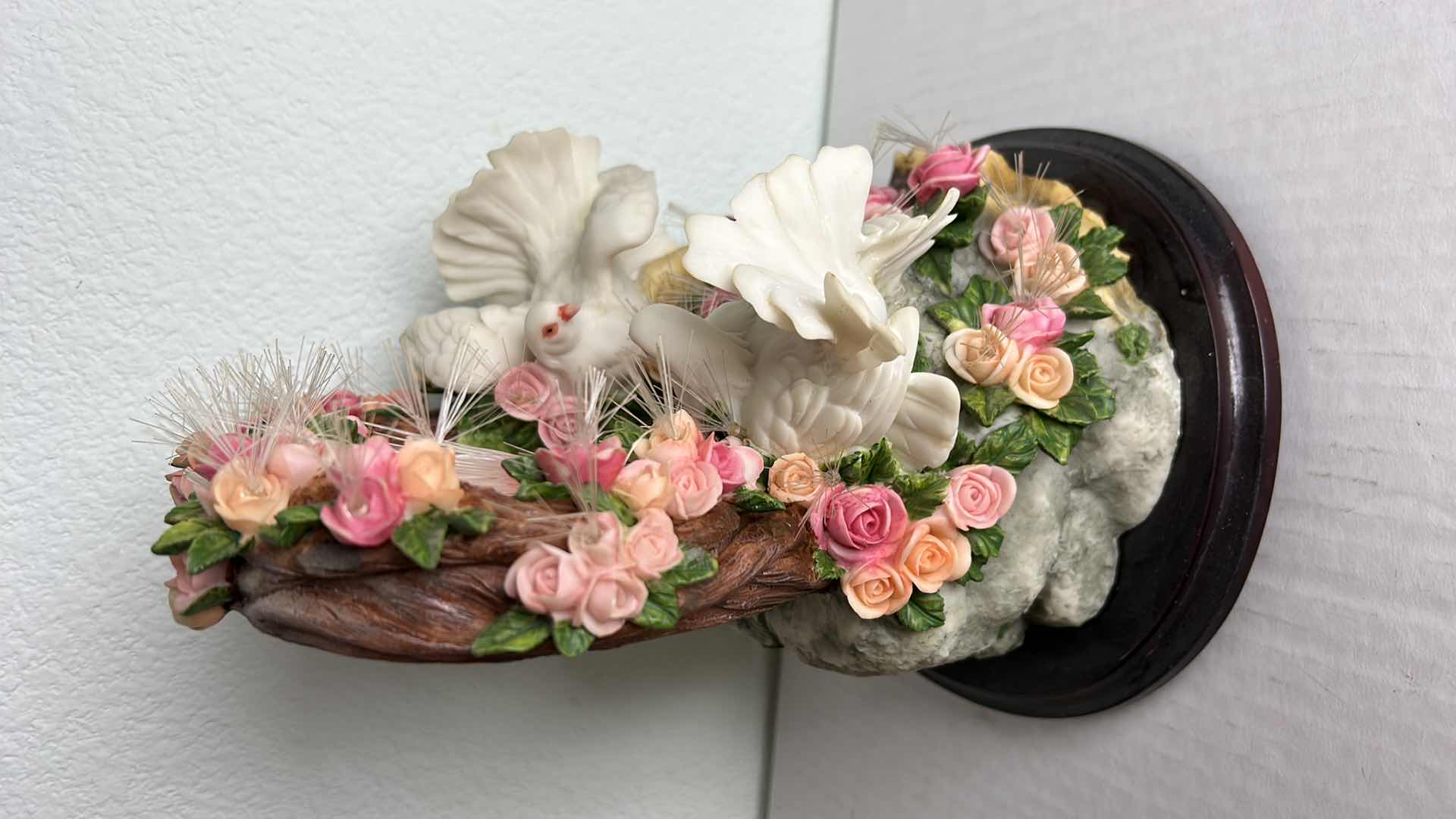 Photo 1 of DE CAPOLI COLLECTION DOVES FIGURINE RESIN FIBRE OPTICAL H 11”