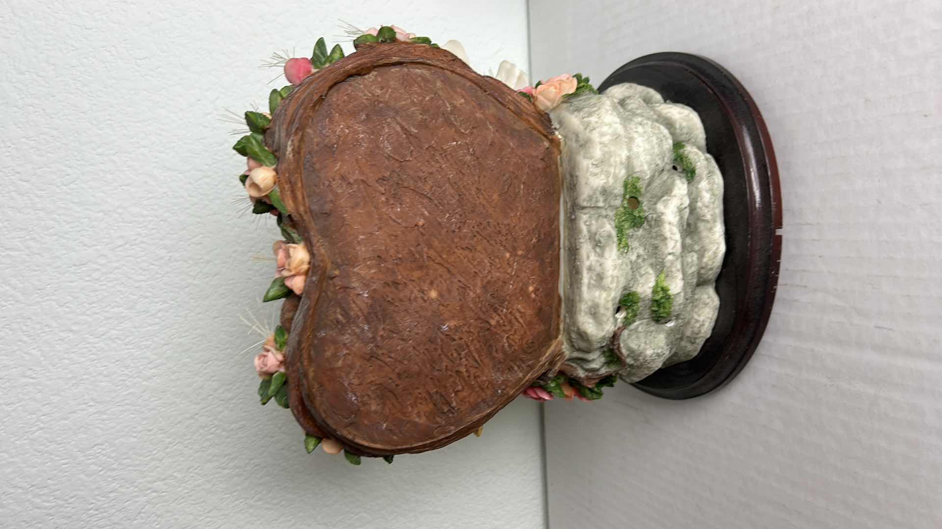 Photo 1 of DE CAPOLI COLLECTION DOVES FIGURINE RESIN FIBRE OPTICAL H 11”