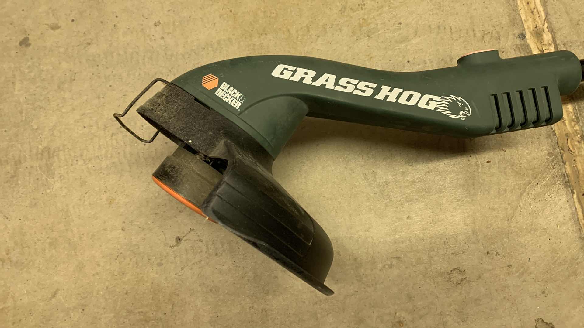 Photo 1 of BLACK AND DECKER ELECTRIC GRASSHOG WEED TRIMMER