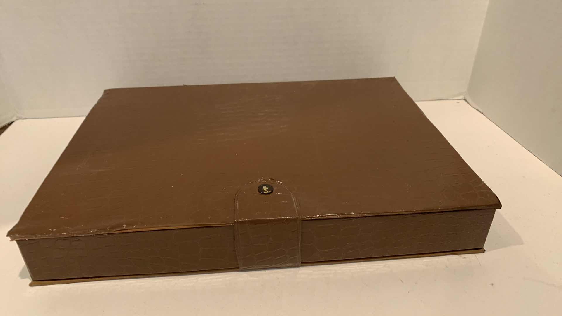 Photo 1 of MAH JONG SET WITH CASE