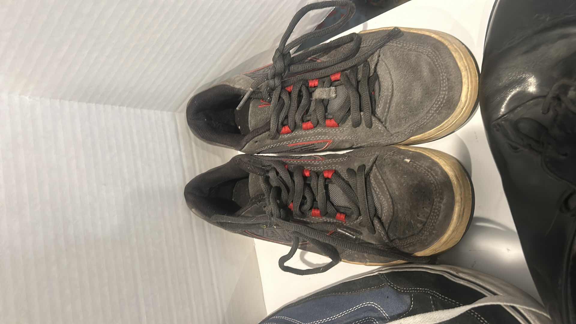 Photo 1 of MENS SHOE ASSORTMENT, VANS AND MORE SIZE ( VANS 7.5, 8,5, 13 BLACK DRESS SHOES  9, 9.5)