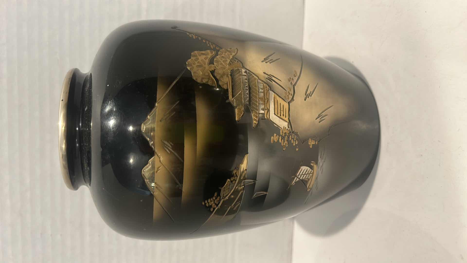 Photo 1 of CERAMIC HOME DECOR - H VASE 8.5”