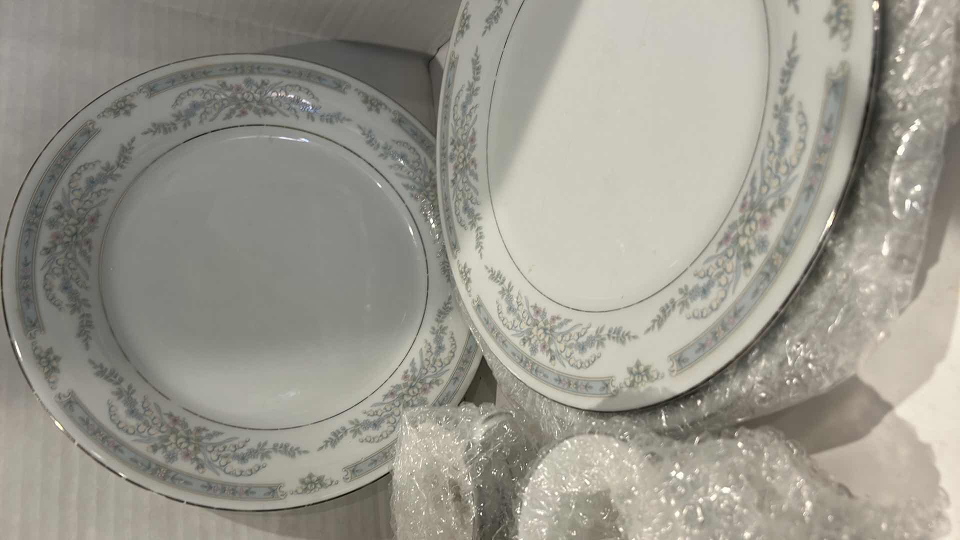 Photo 1 of 23 PIECES CROWN MING FINE CHINA