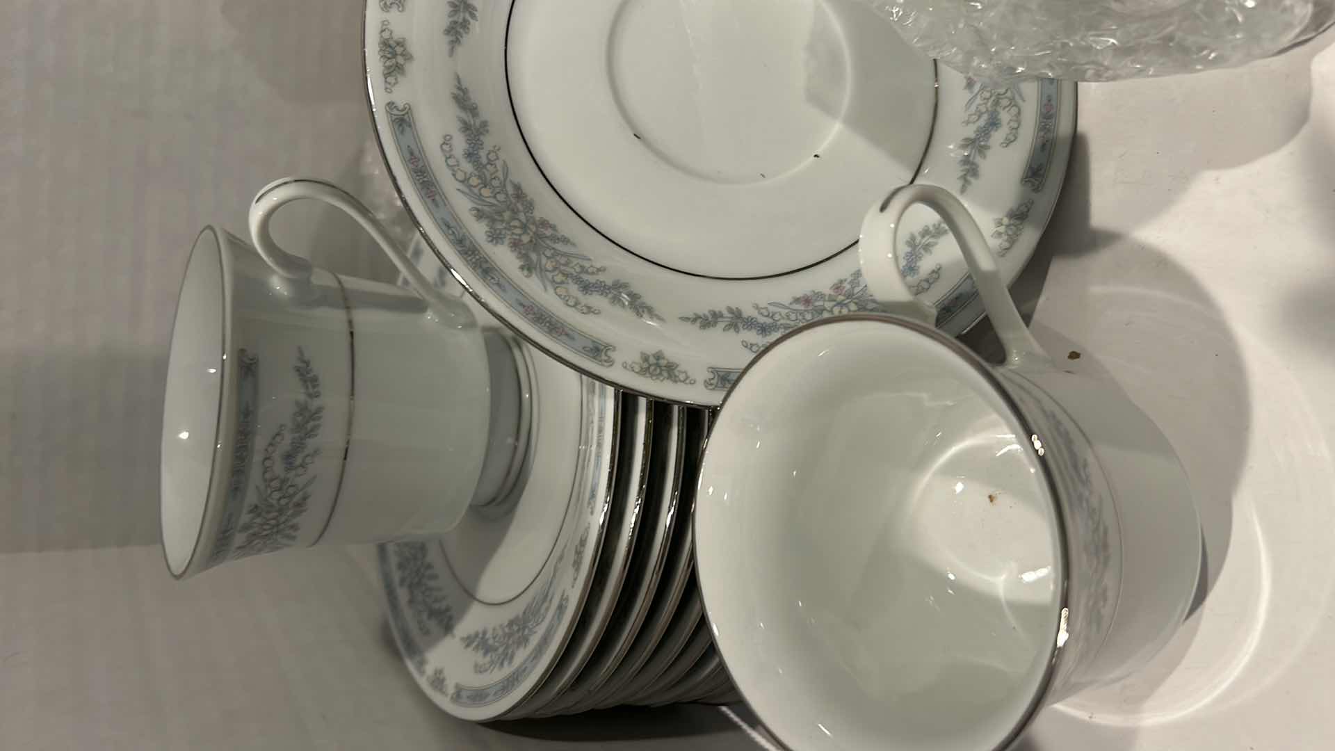 Photo 1 of 23 PIECES CROWN MING FINE CHINA
