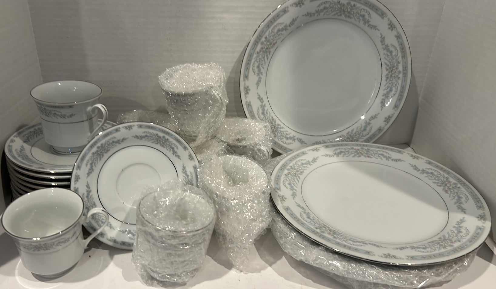 Photo 1 of 23 PIECES CROWN MING FINE CHINA