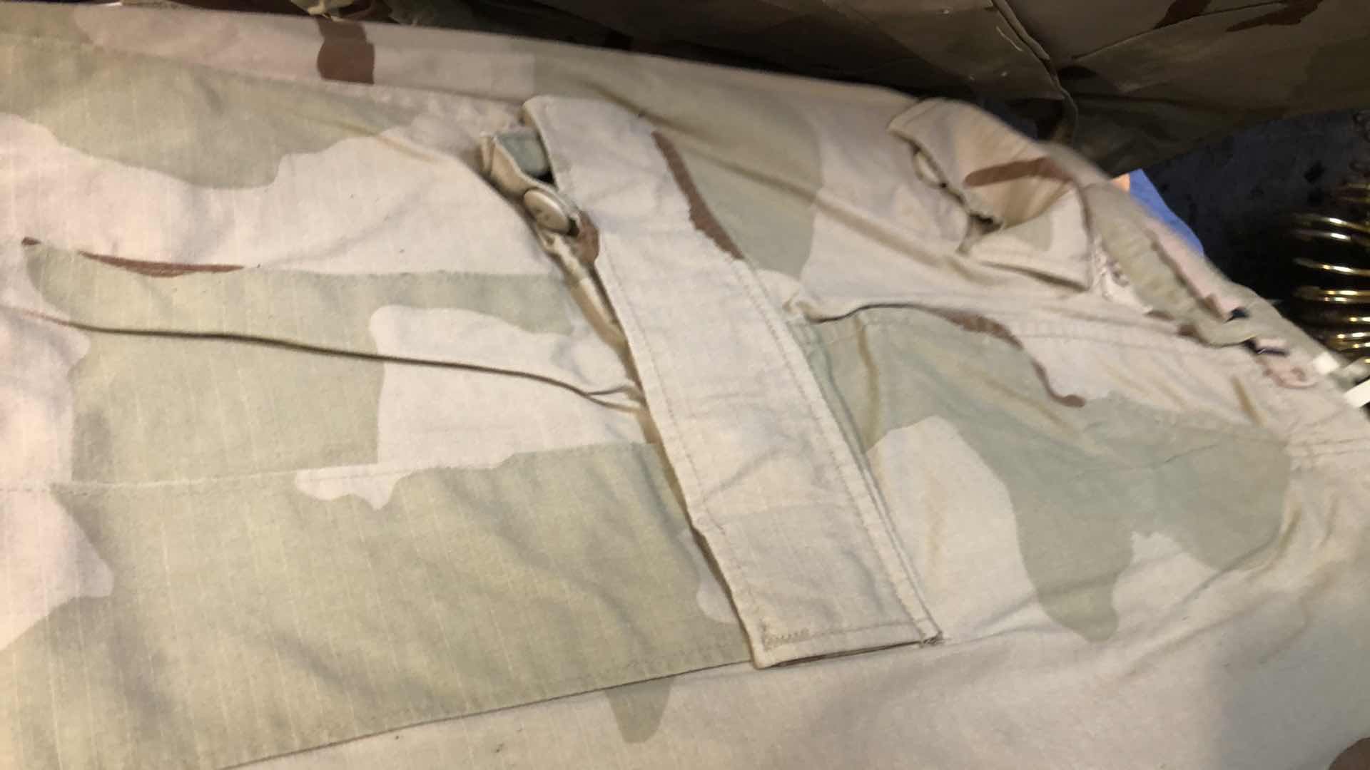 Photo 1 of 2 UNITED STATES U.S. ARMY CAMOUFLAGE UNIFORM TOPS WITH 1 PAIR OF PANTS SIZE LARGE