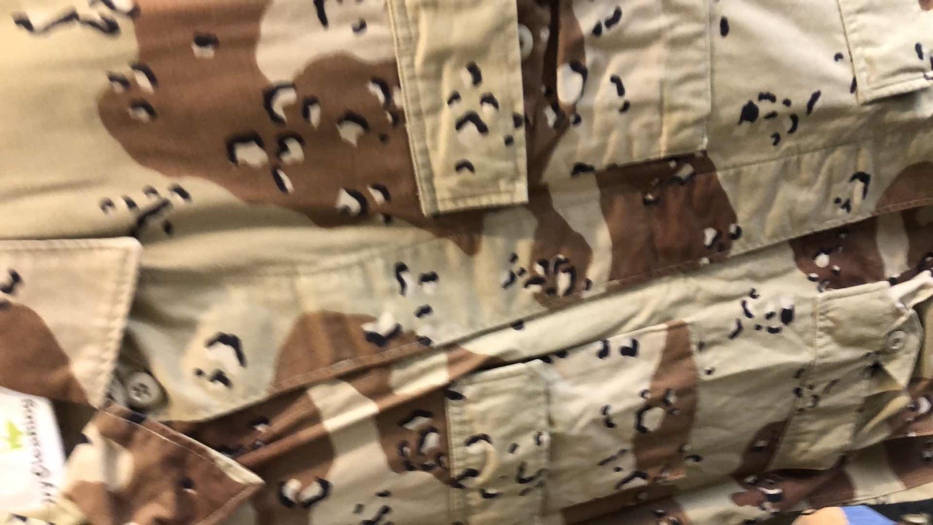 Photo 1 of 2 UNITED STATES U.S. ARMY CAMOUFLAGE UNIFORM TOPS WITH 1 PAIR OF PANTS SIZE LARGE