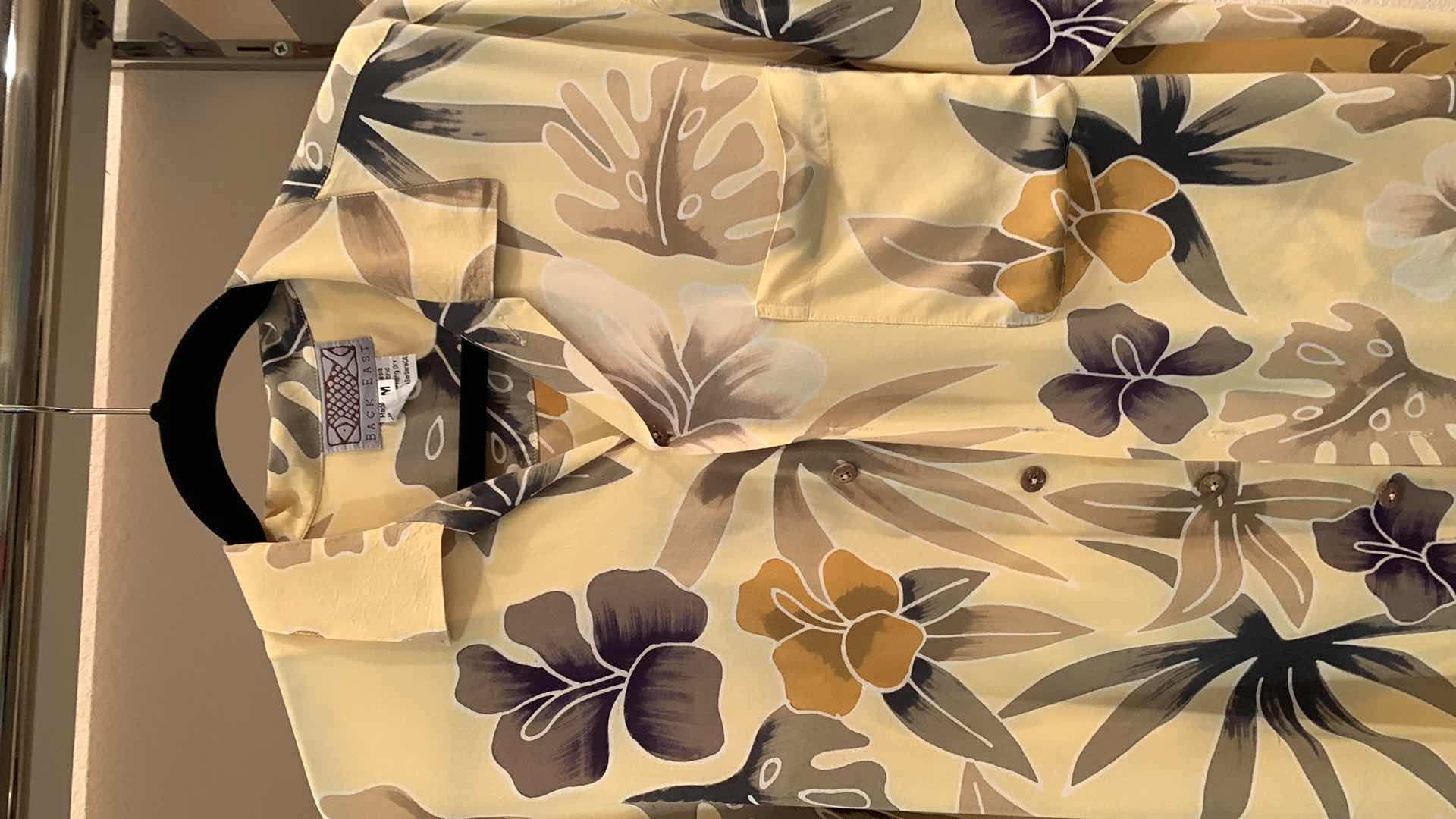 Photo 1 of 4- TROPICAL STYLE MENS SHIRTS SIZE MEDIUM