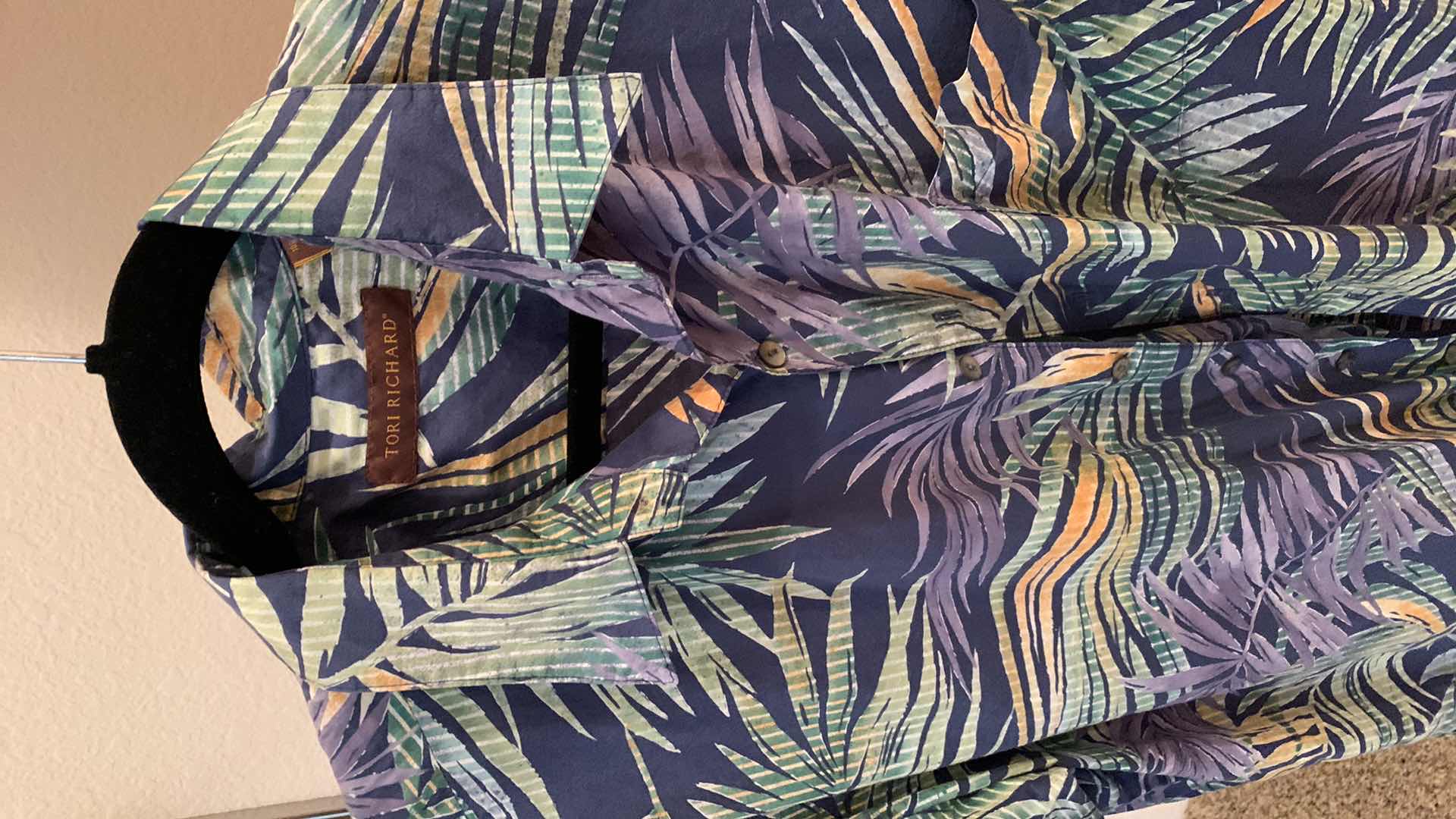 Photo 1 of 4- TROPICAL STYLE MENS SHIRTS SIZE MEDIUM