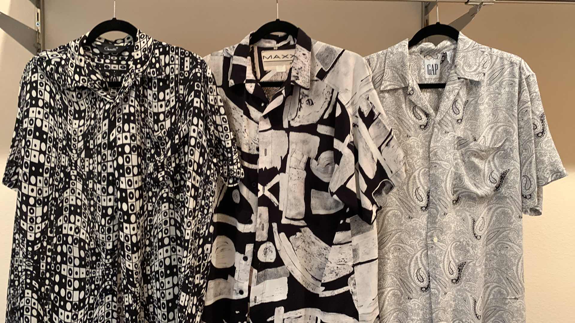 Photo 1 of 5-ABSTRACT STYLE MENS SHIRTS SIZE MEDIUM