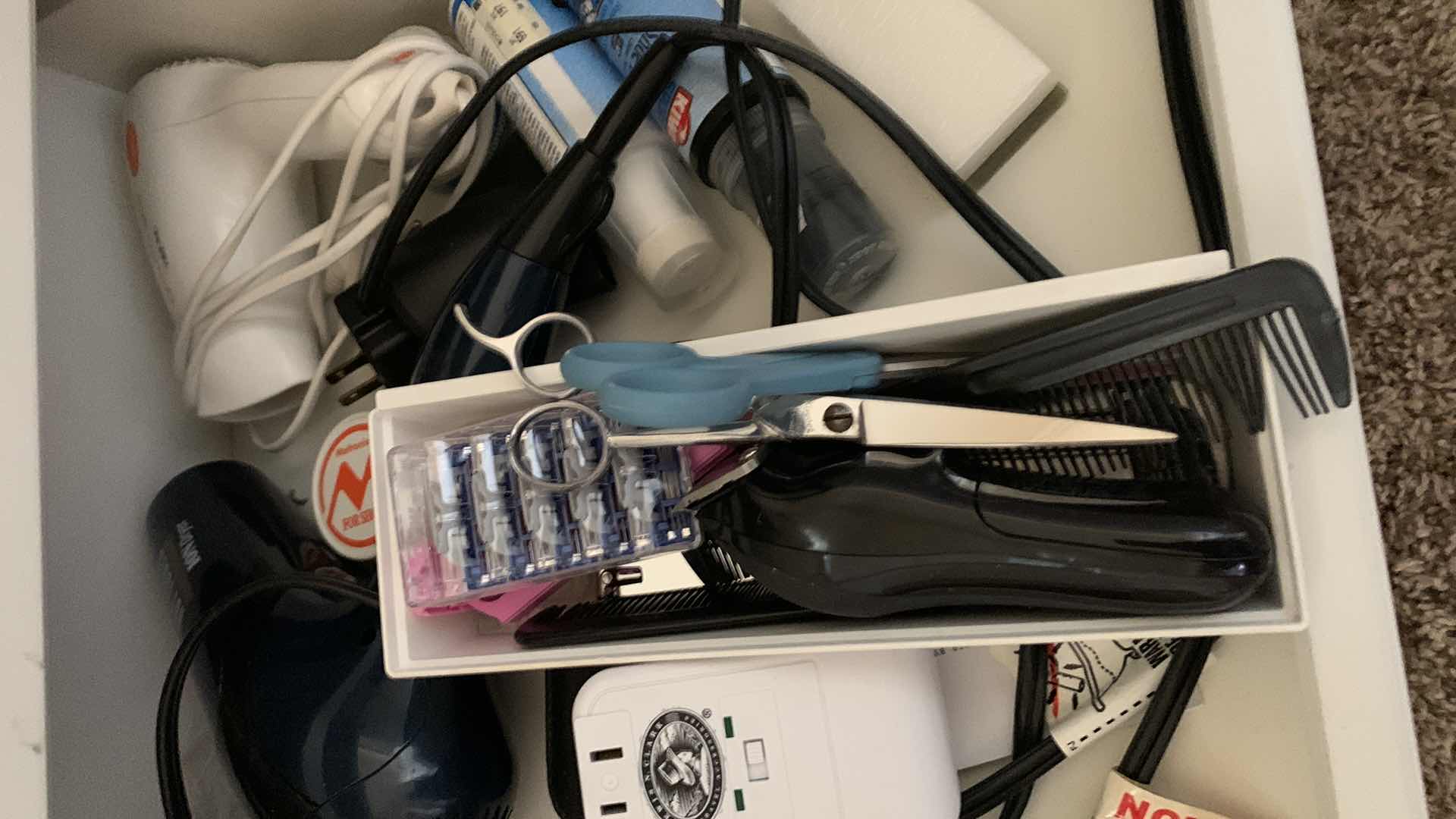 Photo 3 of CONTENTS OF DRAWER