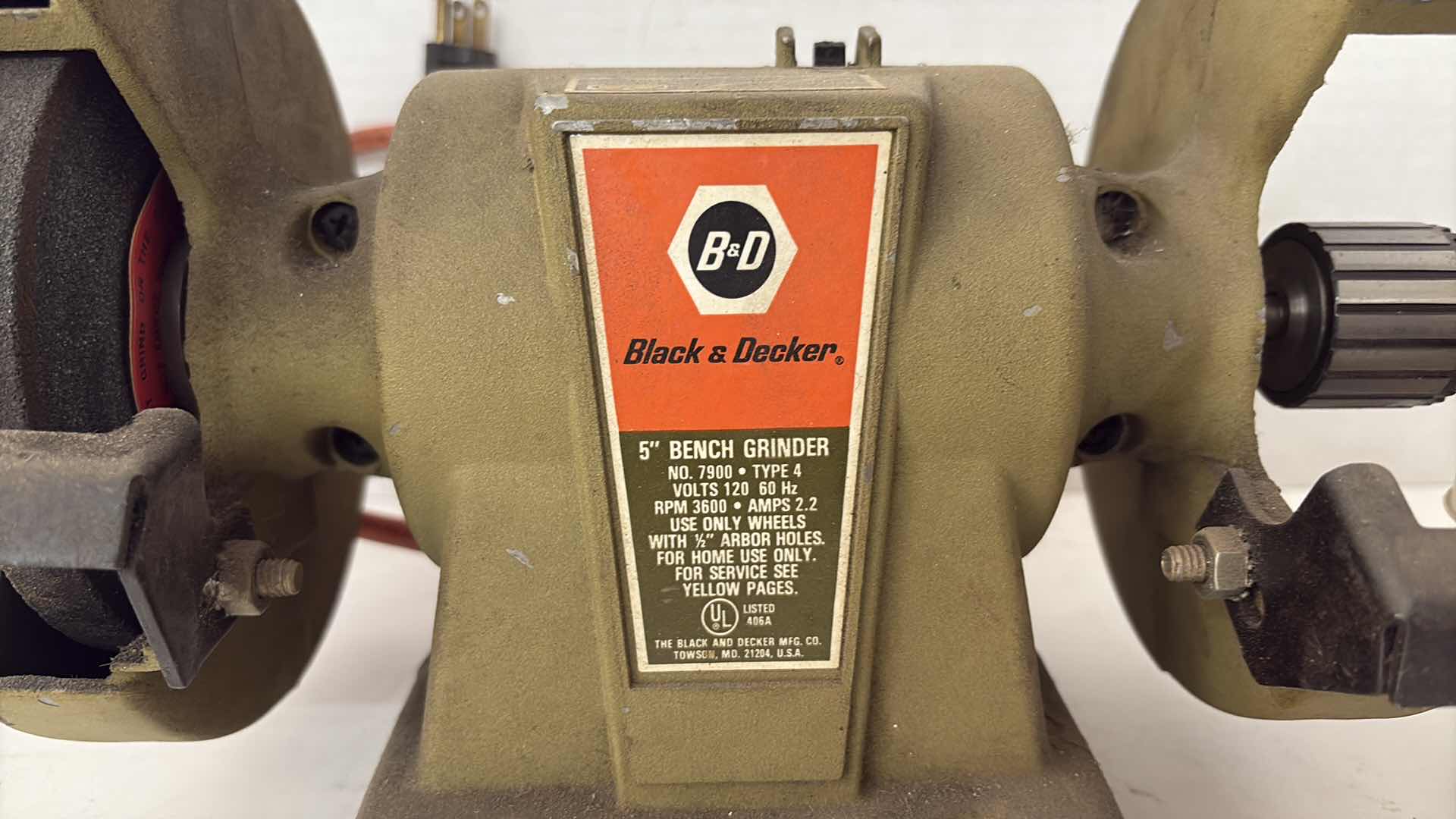 Photo 1 of BLACK&DECKER 5” BENCH GRINDER WITH CHORD