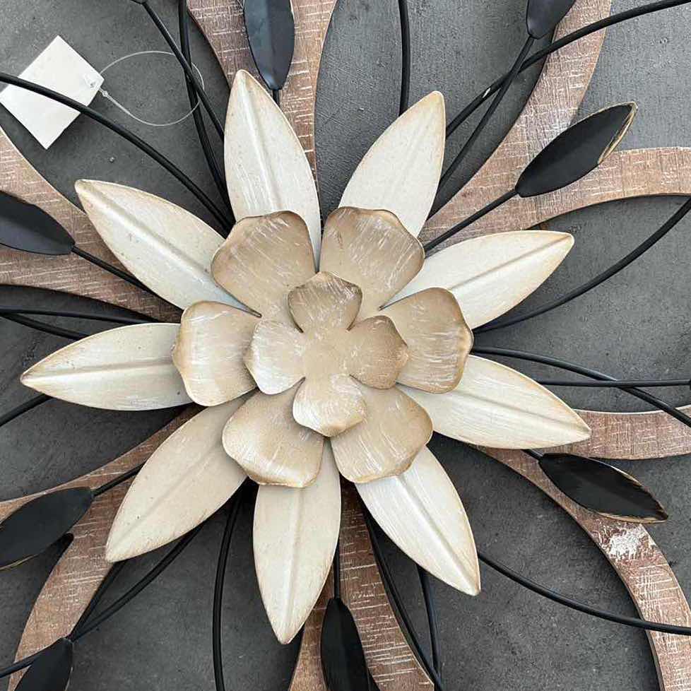 Photo 1 of (2)PCS NEW FLOWER WALL DECOR H