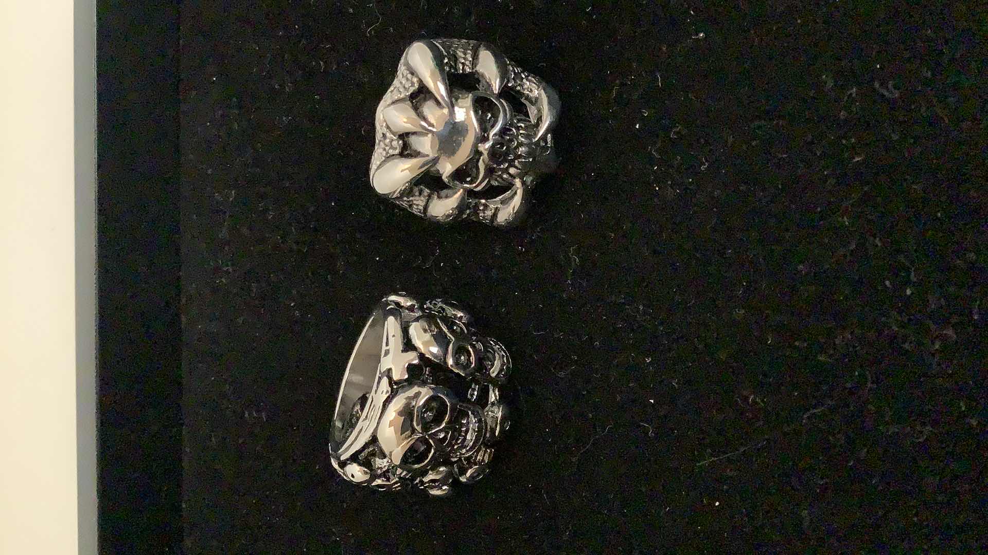 Photo 1 of MENS RINGS SIZE 8