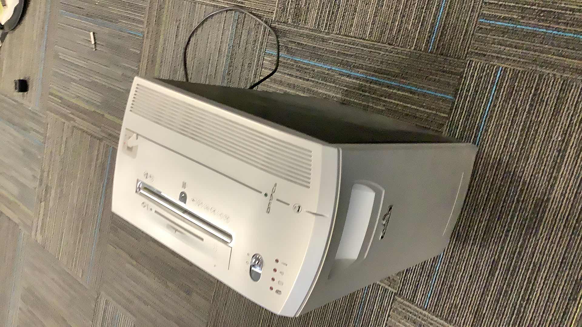 Photo 1 of FELLOWES DM17Cs