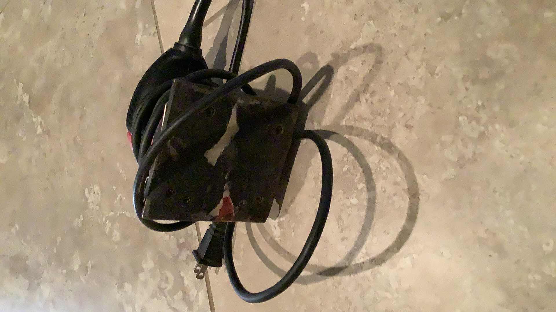 Photo 1 of CRAFTSMAN 1/4 SHEET SANDER