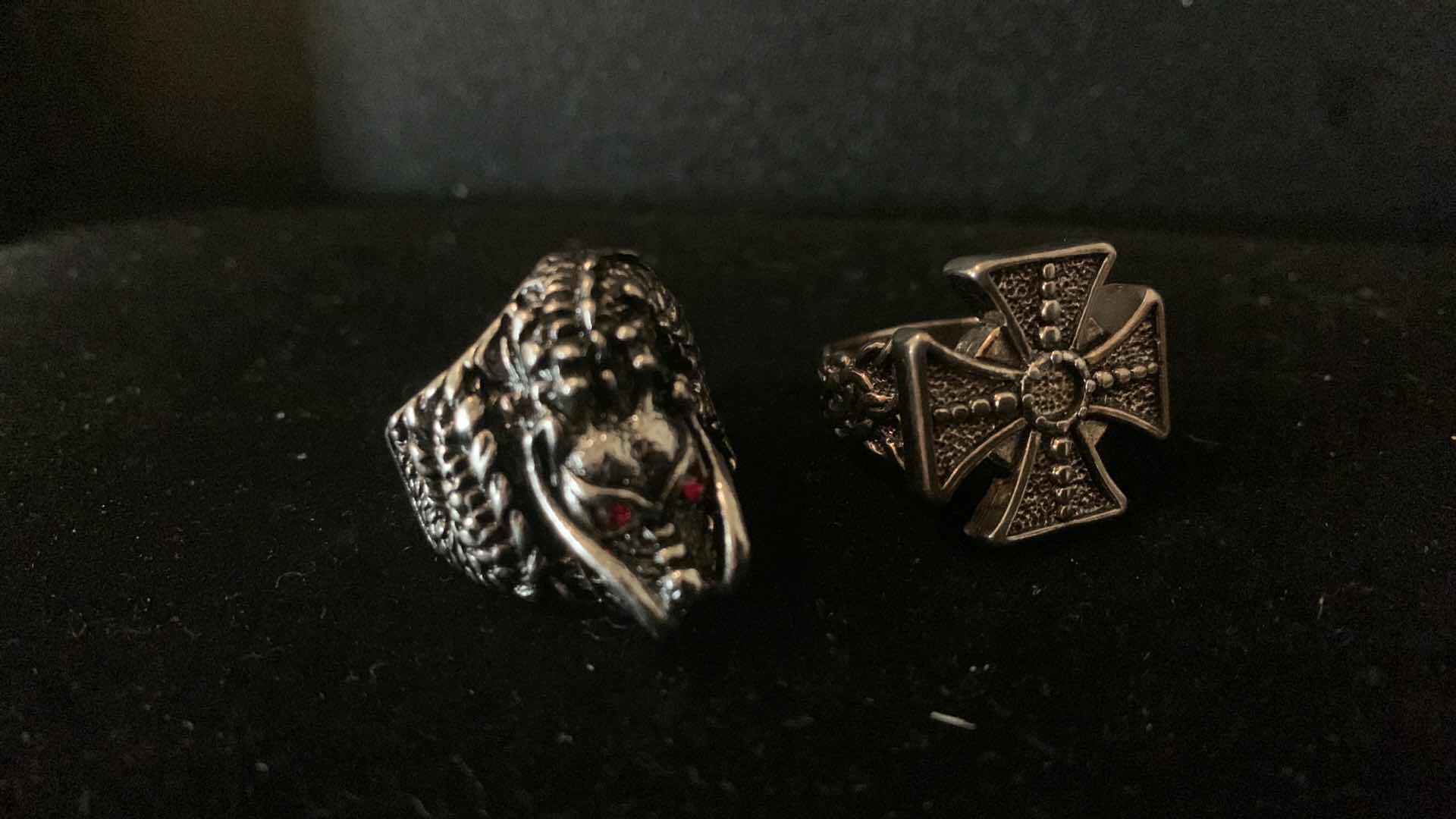 Photo 1 of MENS RINGS SIZE 8