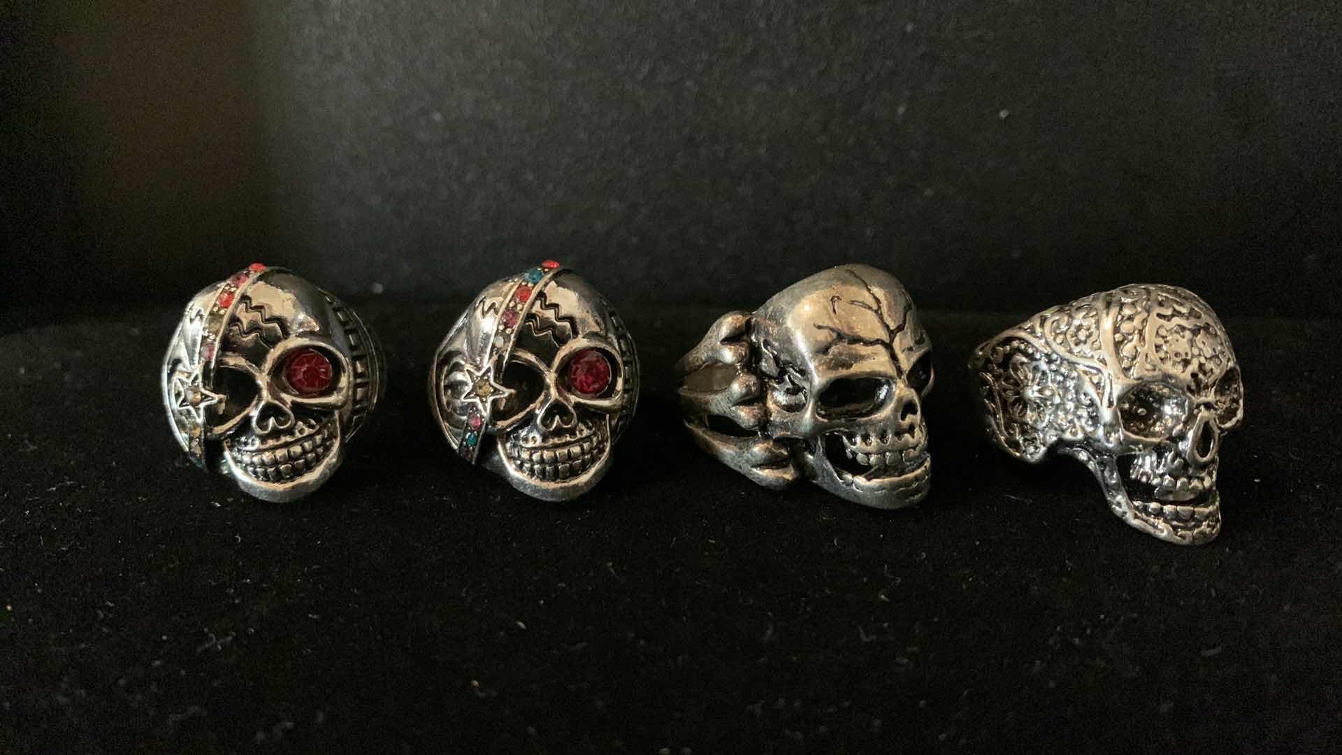 Photo 1 of MENS RINGS SIZE 9