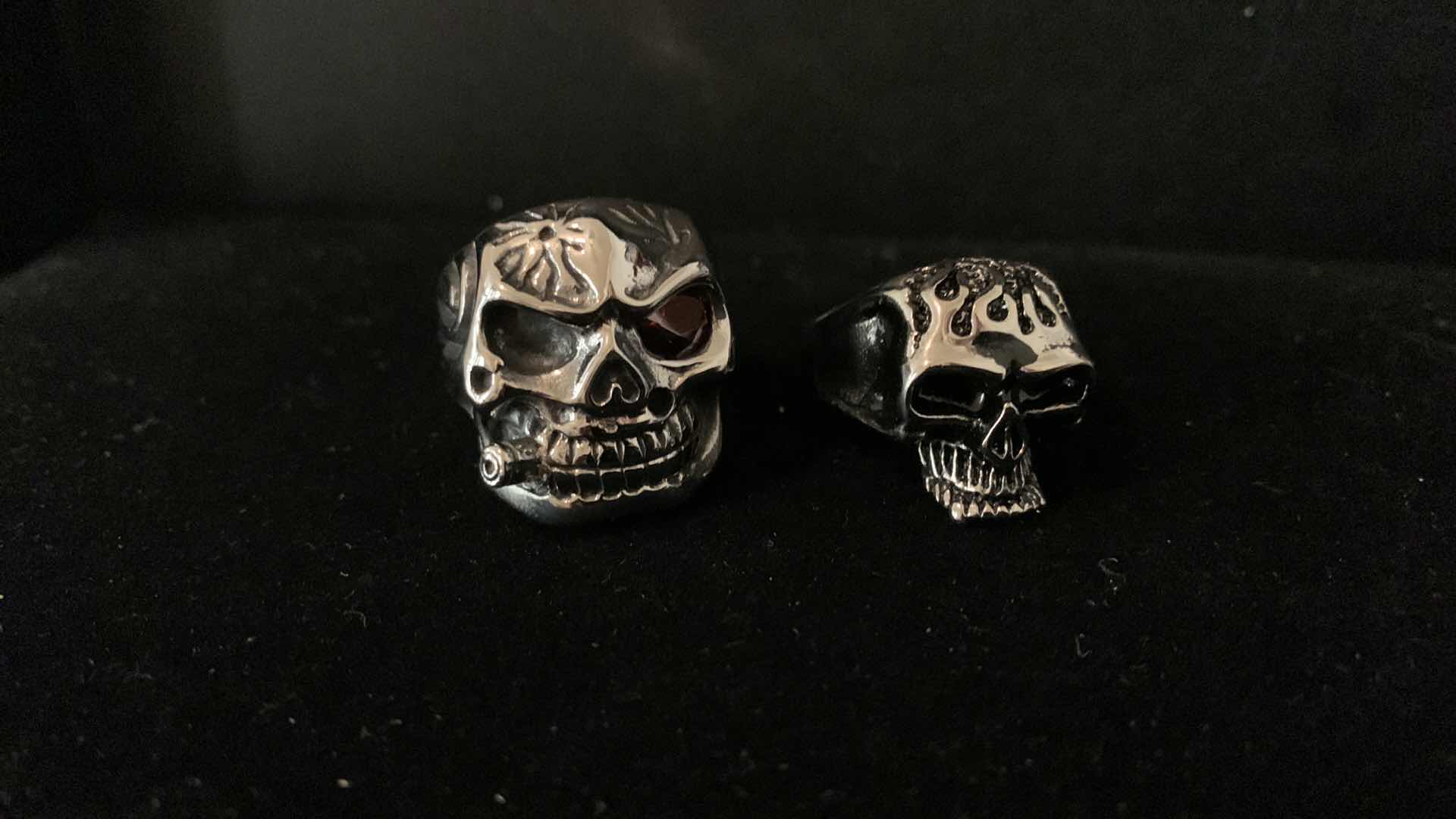 Photo 1 of MENS RINGS SIZE 8