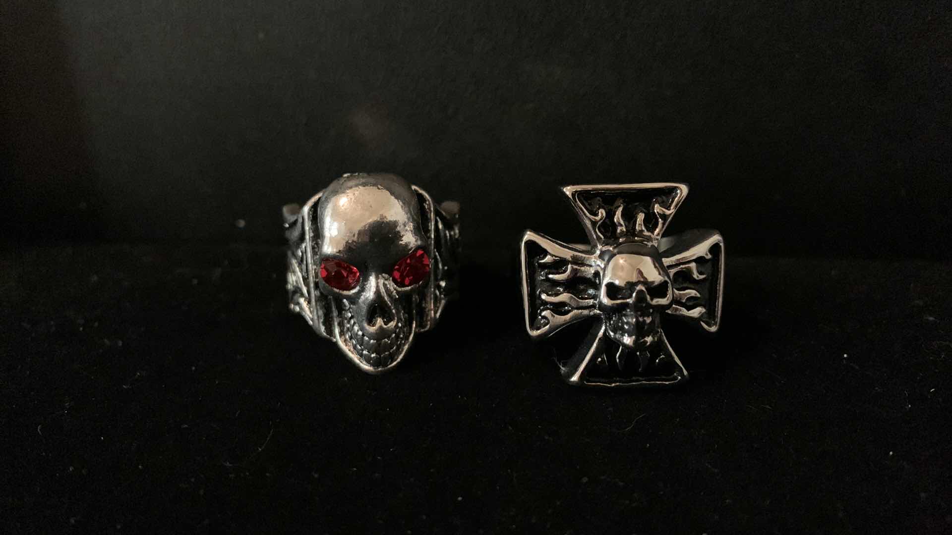 Photo 1 of MENS RINGS SIZE 9