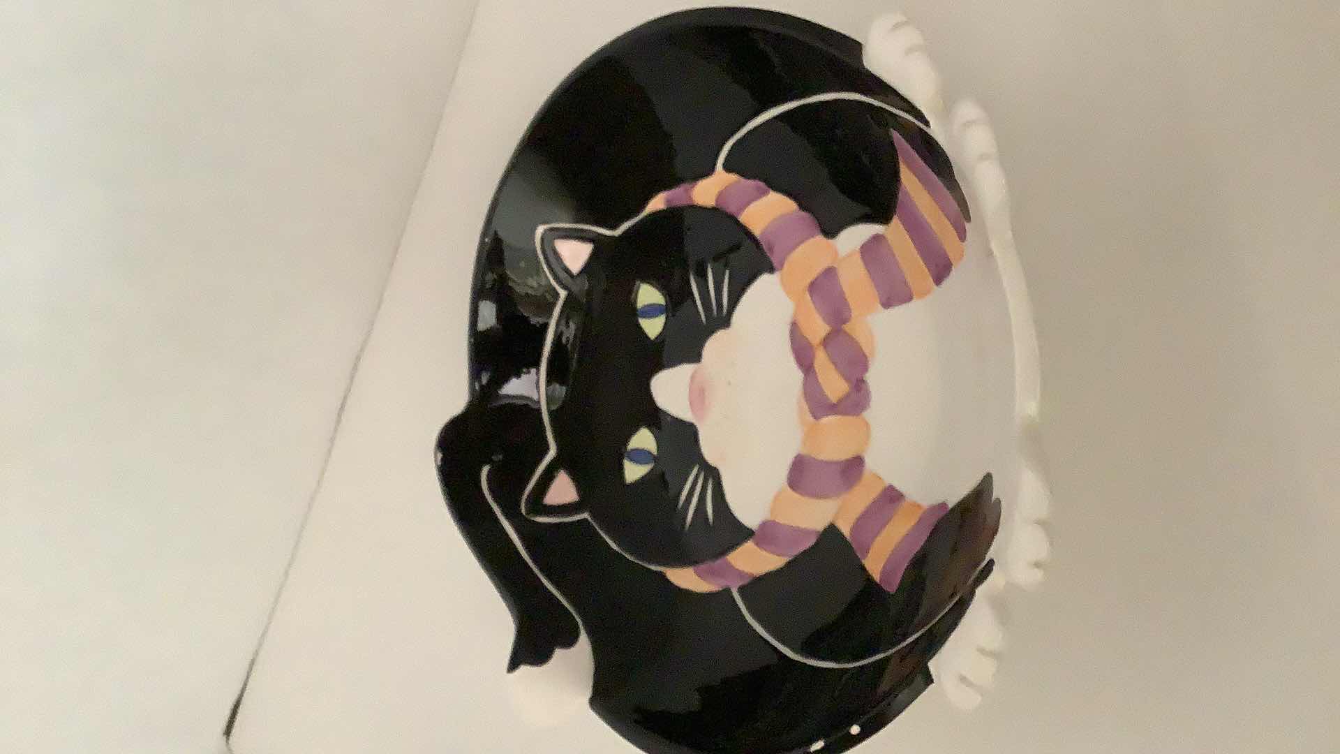 Photo 4 of CAT DESIGN SERVICE BOWL AND OVEN GLOVES