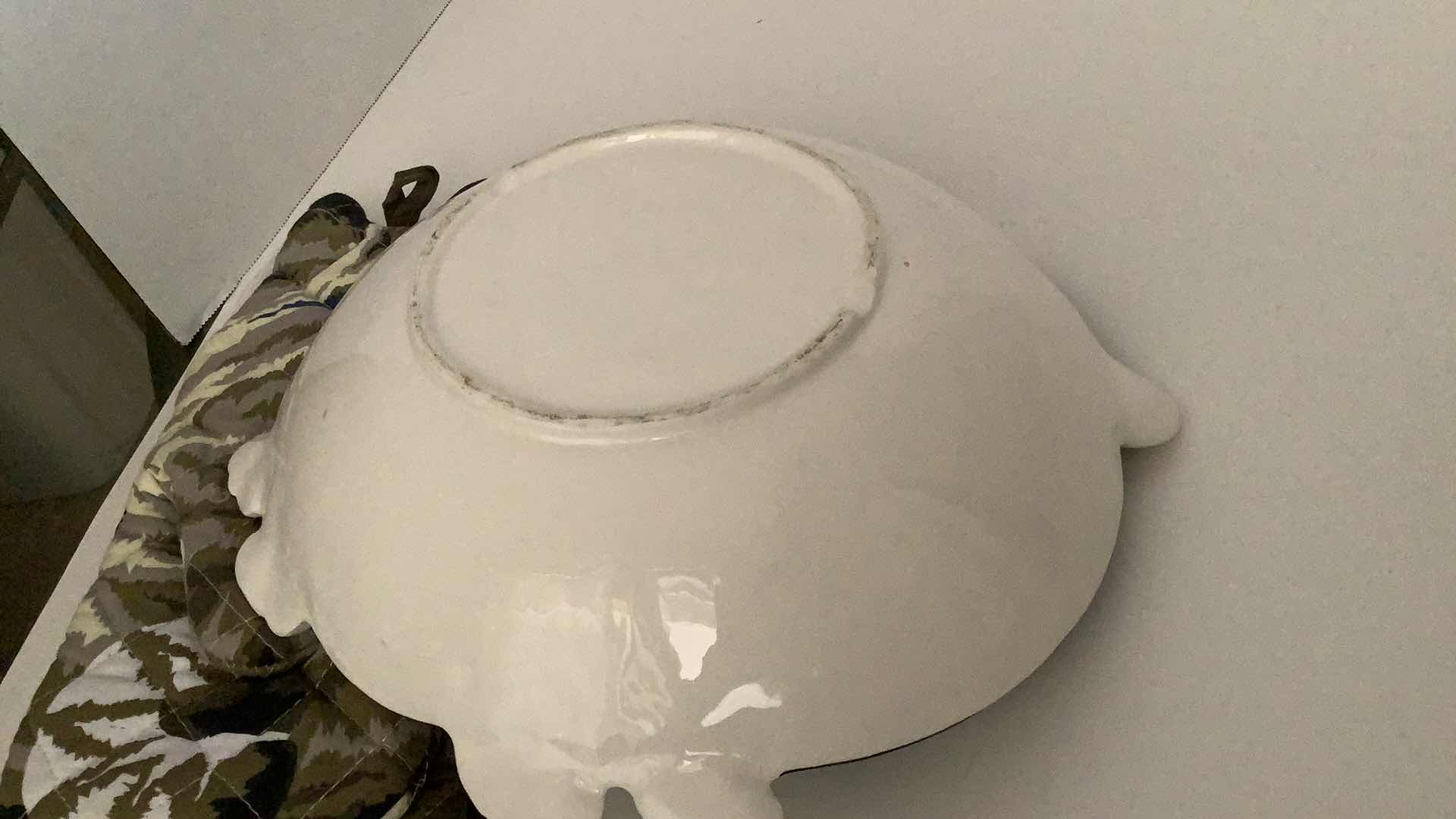 Photo 5 of CAT DESIGN SERVICE BOWL AND OVEN GLOVES