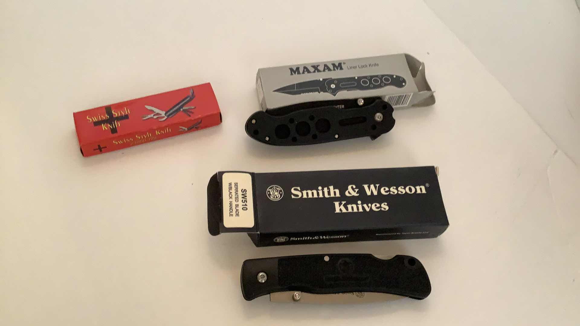 Photo 1 of 3 PCS ASSORTED POCKET KNIVES