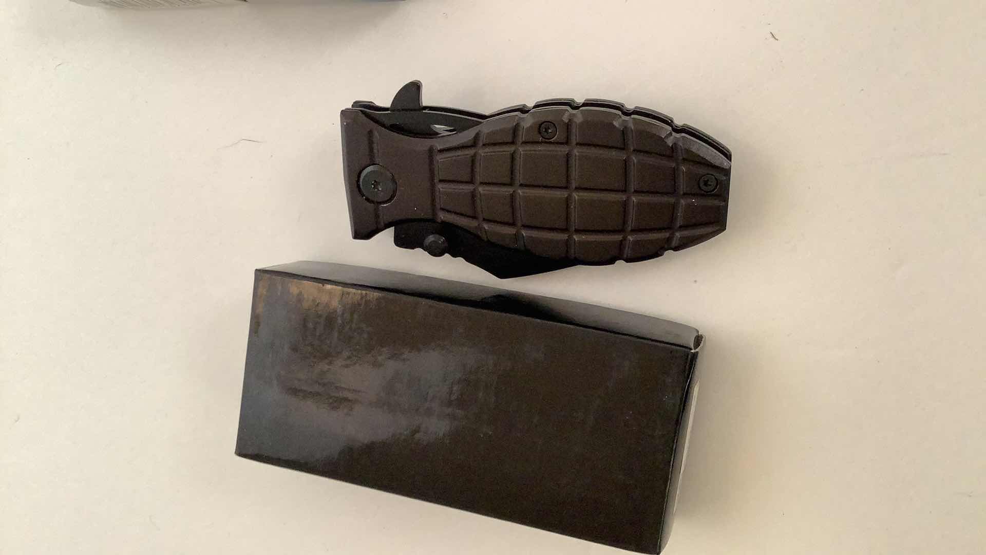 Photo 1 of 3 PCS ASSORTED POCKET KNIVES