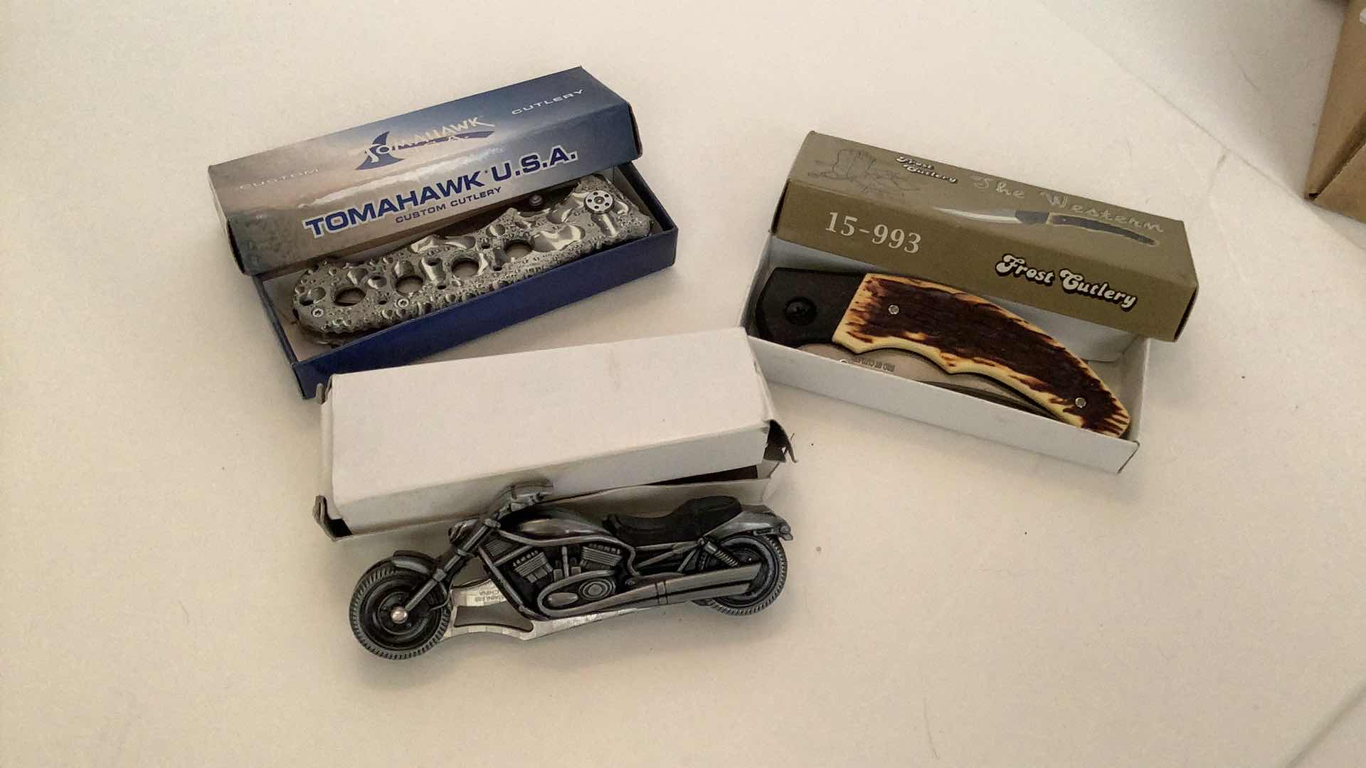 Photo 1 of 3 PCS ASSORTED POCKET KNIVES