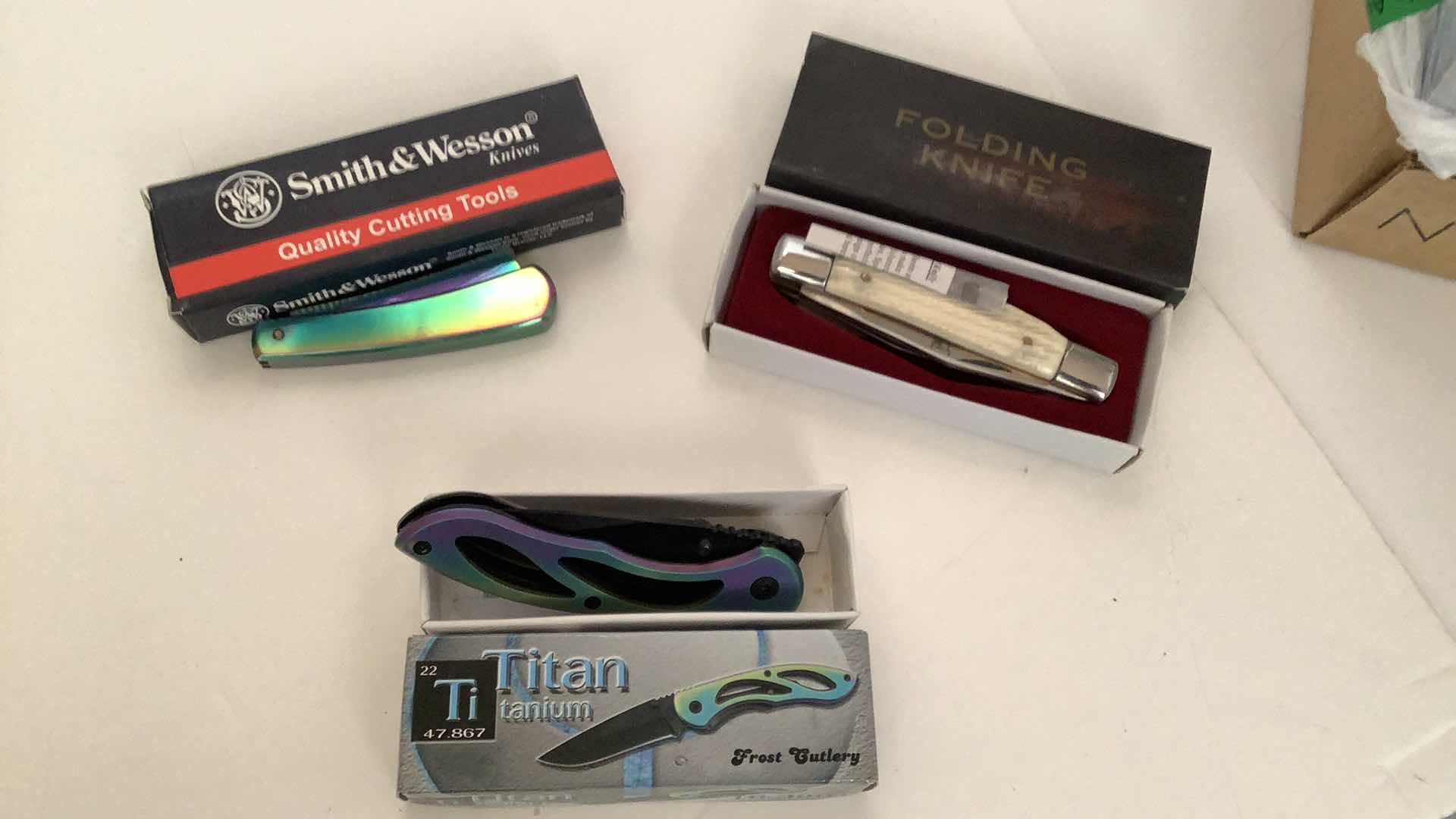 Photo 1 of 3 PCS ASSORTED POCKET KNIVES