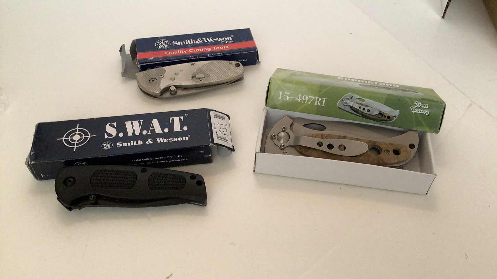 Photo 1 of 3 PCS ASSORTED POCKET KNIVES