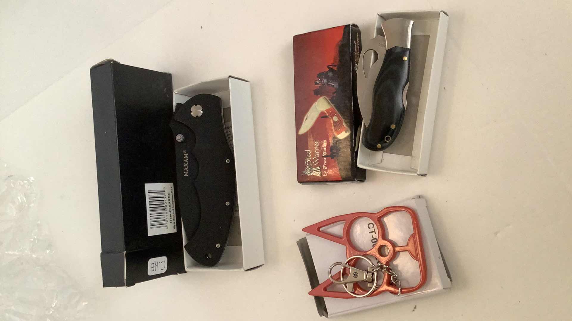 Photo 1 of 3 PCS ASSORTED POCKET KNIVES