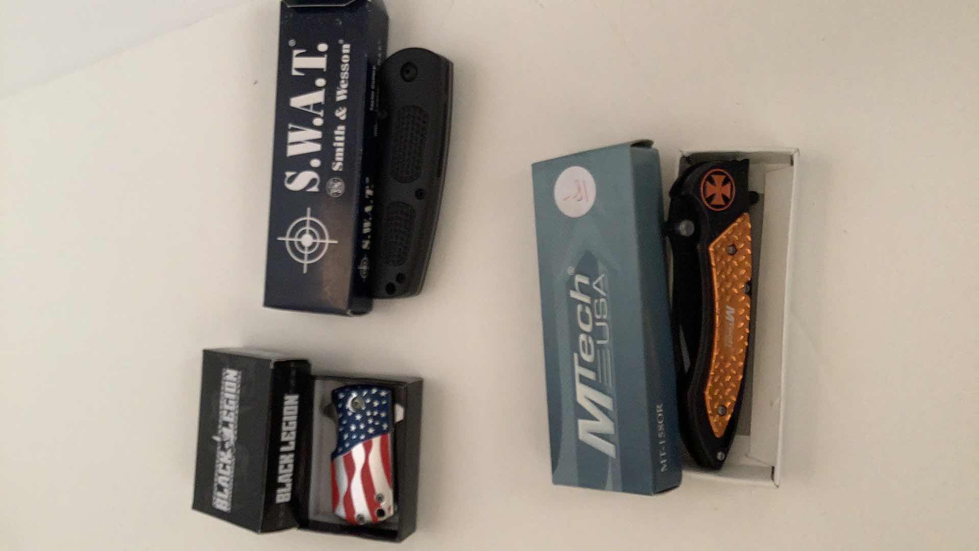 Photo 1 of 3 PCS ASSORTED POCKET KNIVES