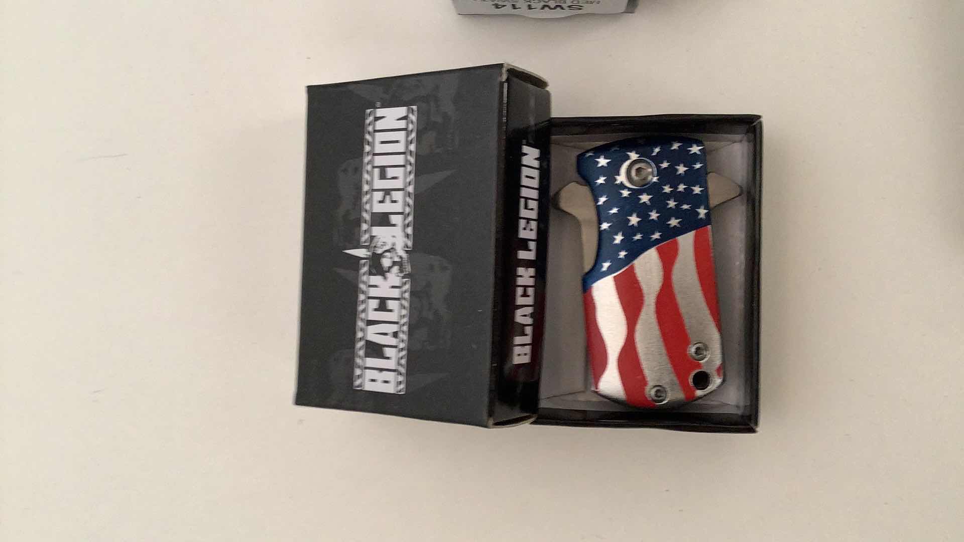 Photo 1 of 3 PCS ASSORTED POCKET KNIVES