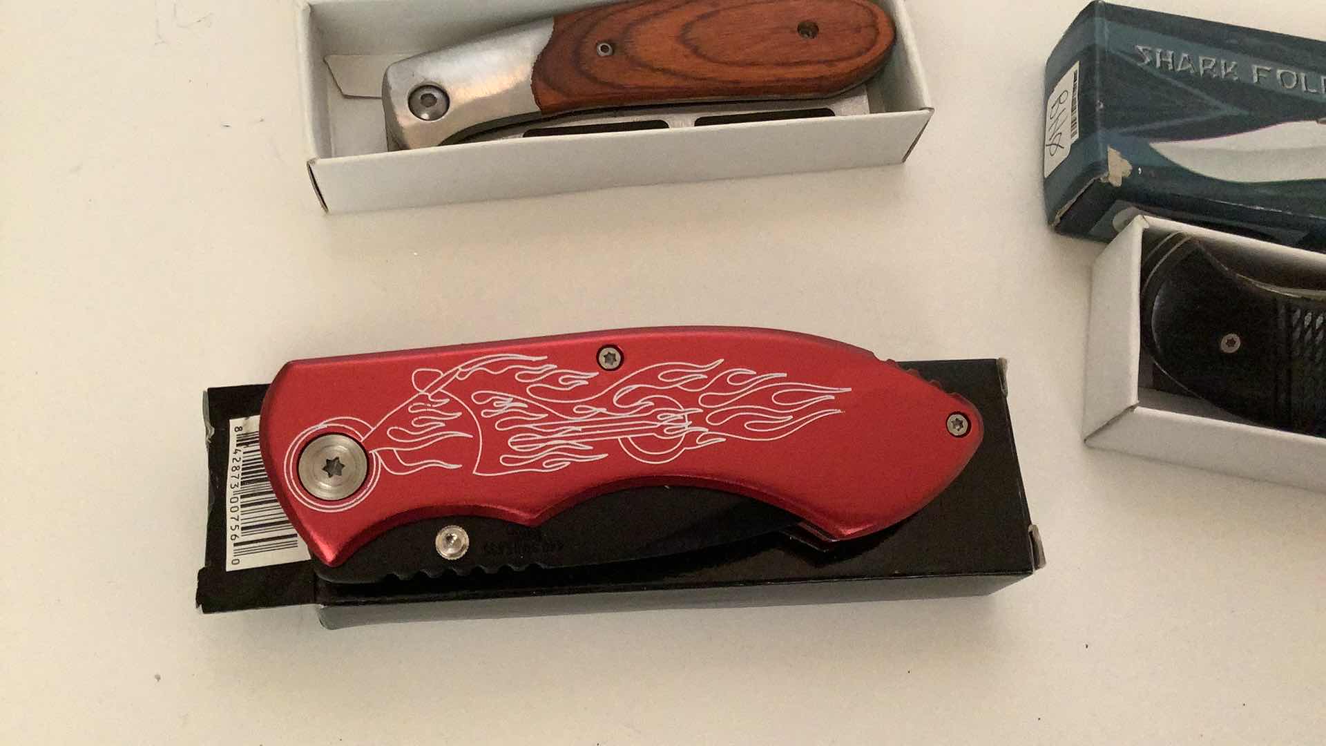 Photo 1 of 3 PCS ASSORTED POCKET KNIVES