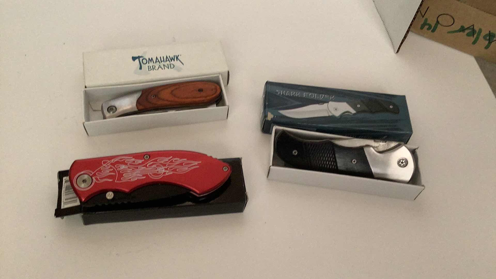 Photo 1 of 3 PCS ASSORTED POCKET KNIVES