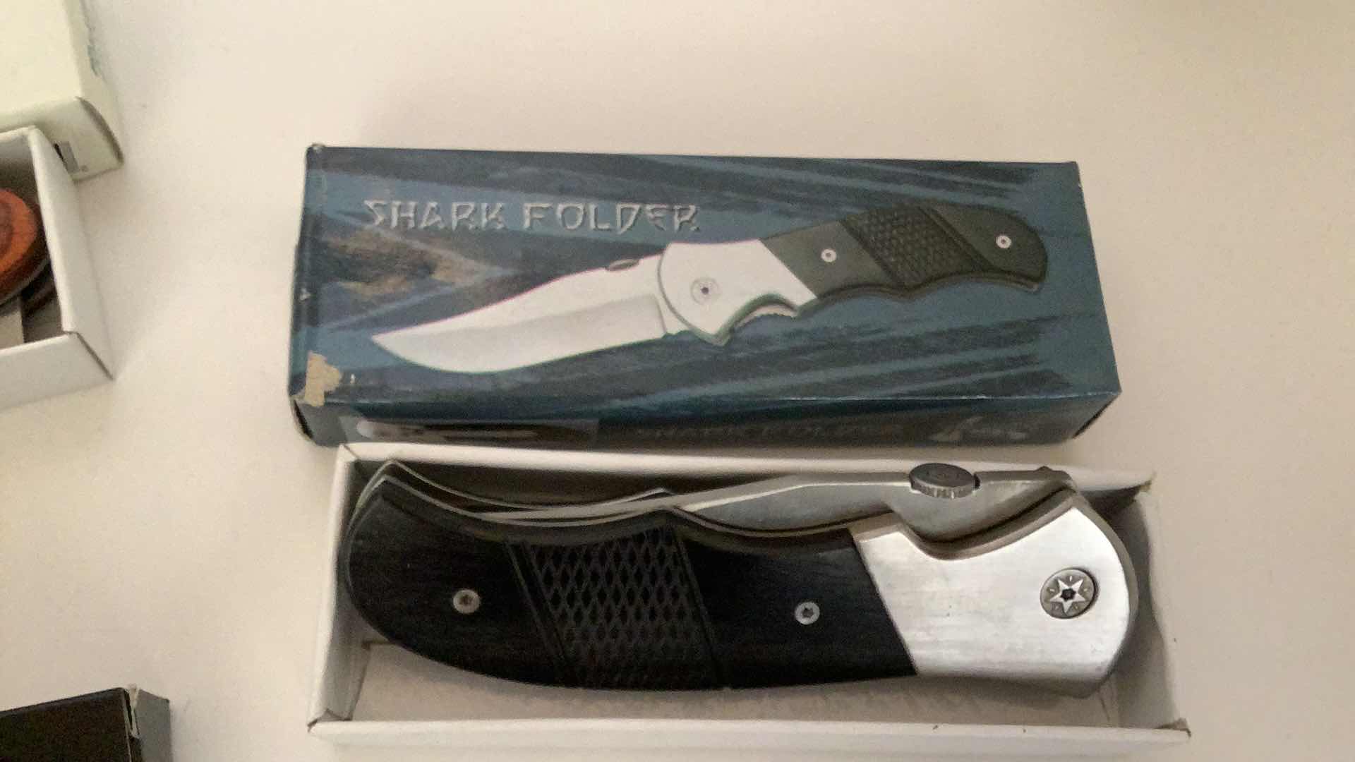 Photo 1 of 3 PCS ASSORTED POCKET KNIVES