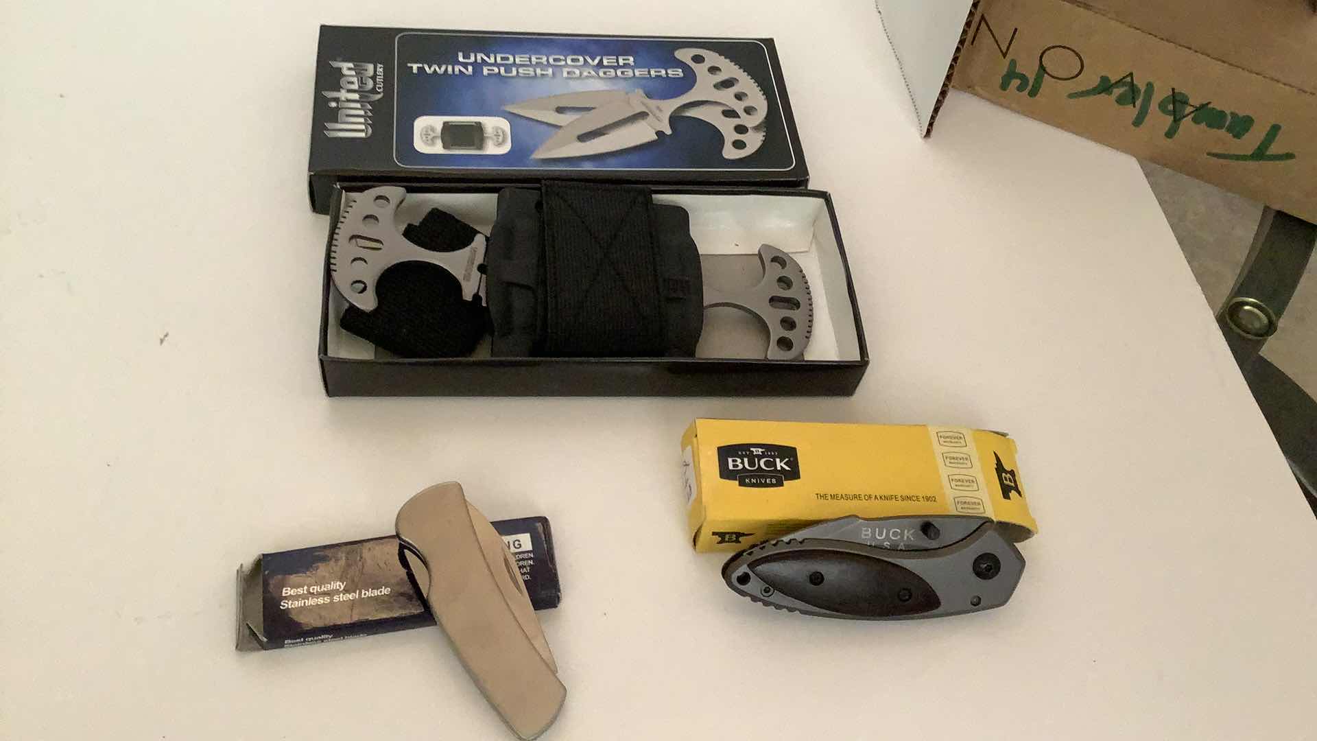 Photo 1 of 3 PCS ASSORTED POCKET KNIVES