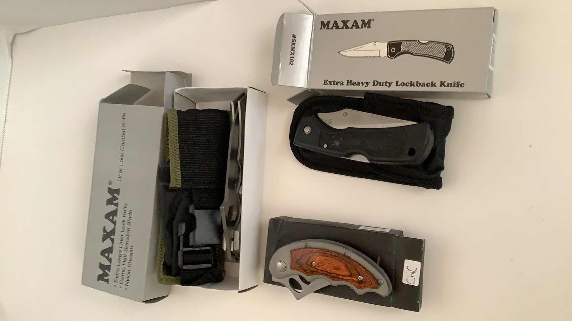 Photo 1 of 3 PCS ASSORTED POCKET KNIVES