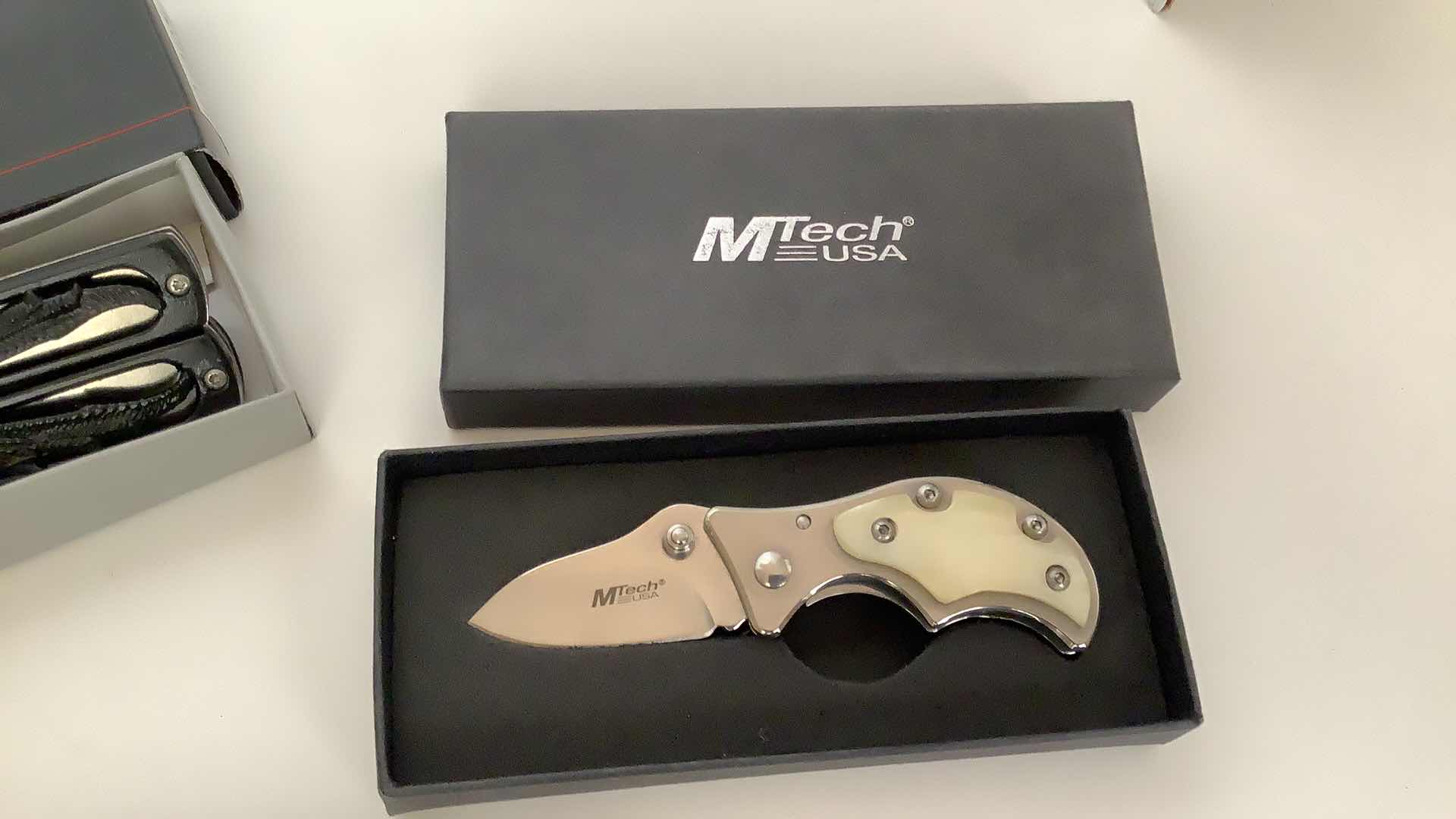 Photo 1 of 3 PCS ASSORTED POCKET KNIVES