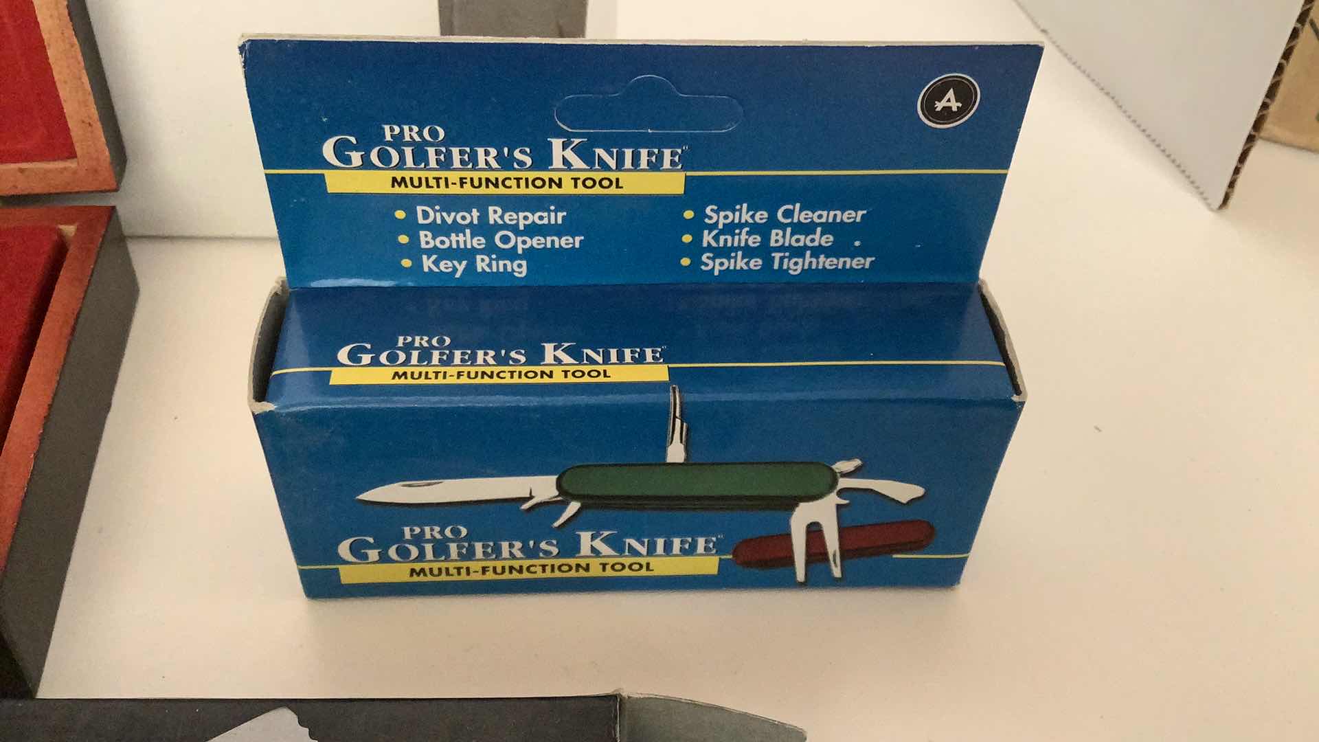 Photo 3 of 3 PCS ASSORTED POCKET KNIVES