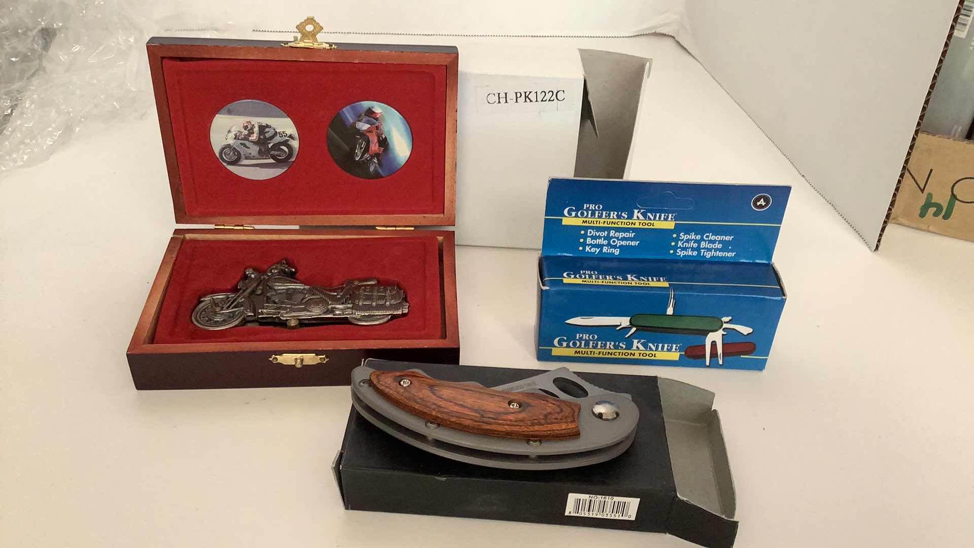 Photo 1 of 3 PCS ASSORTED POCKET KNIVES