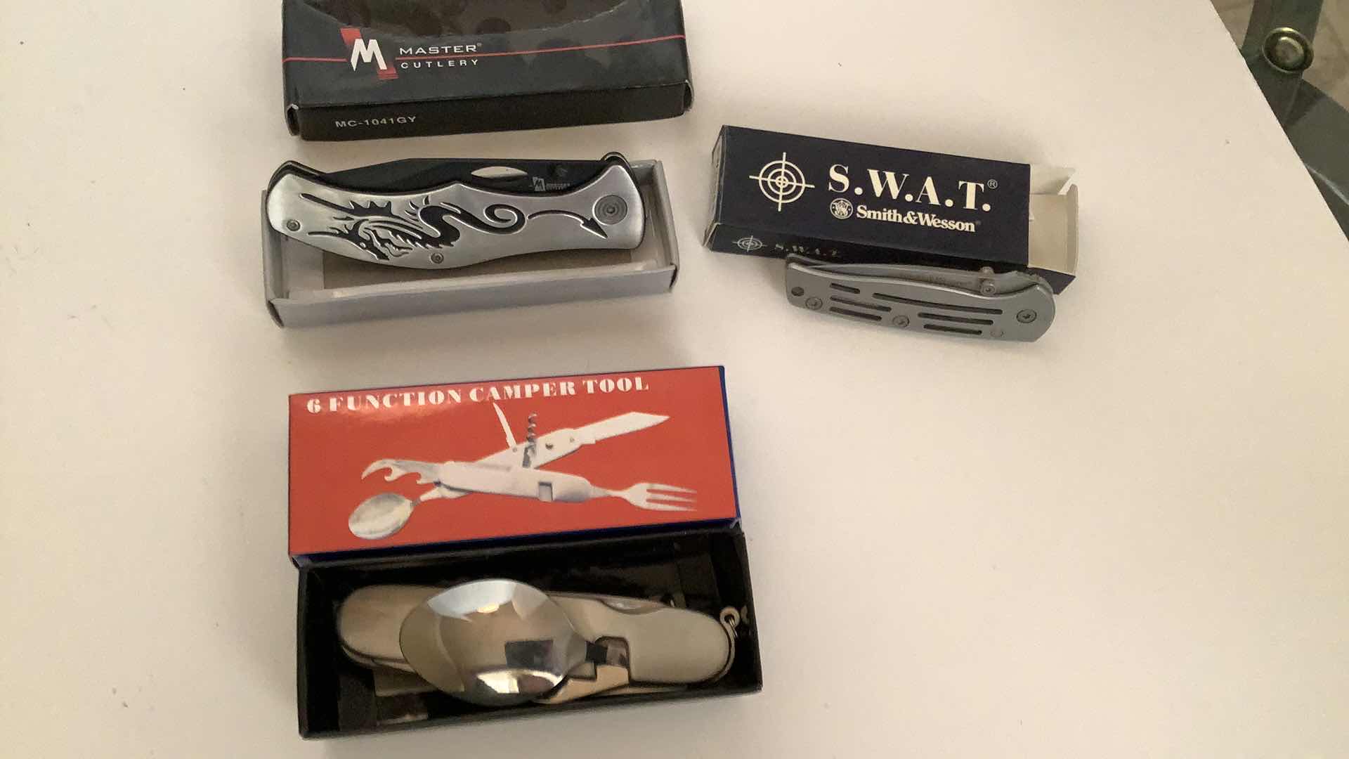 Photo 1 of 3 PCS ASSORTED POCKET KNIVES