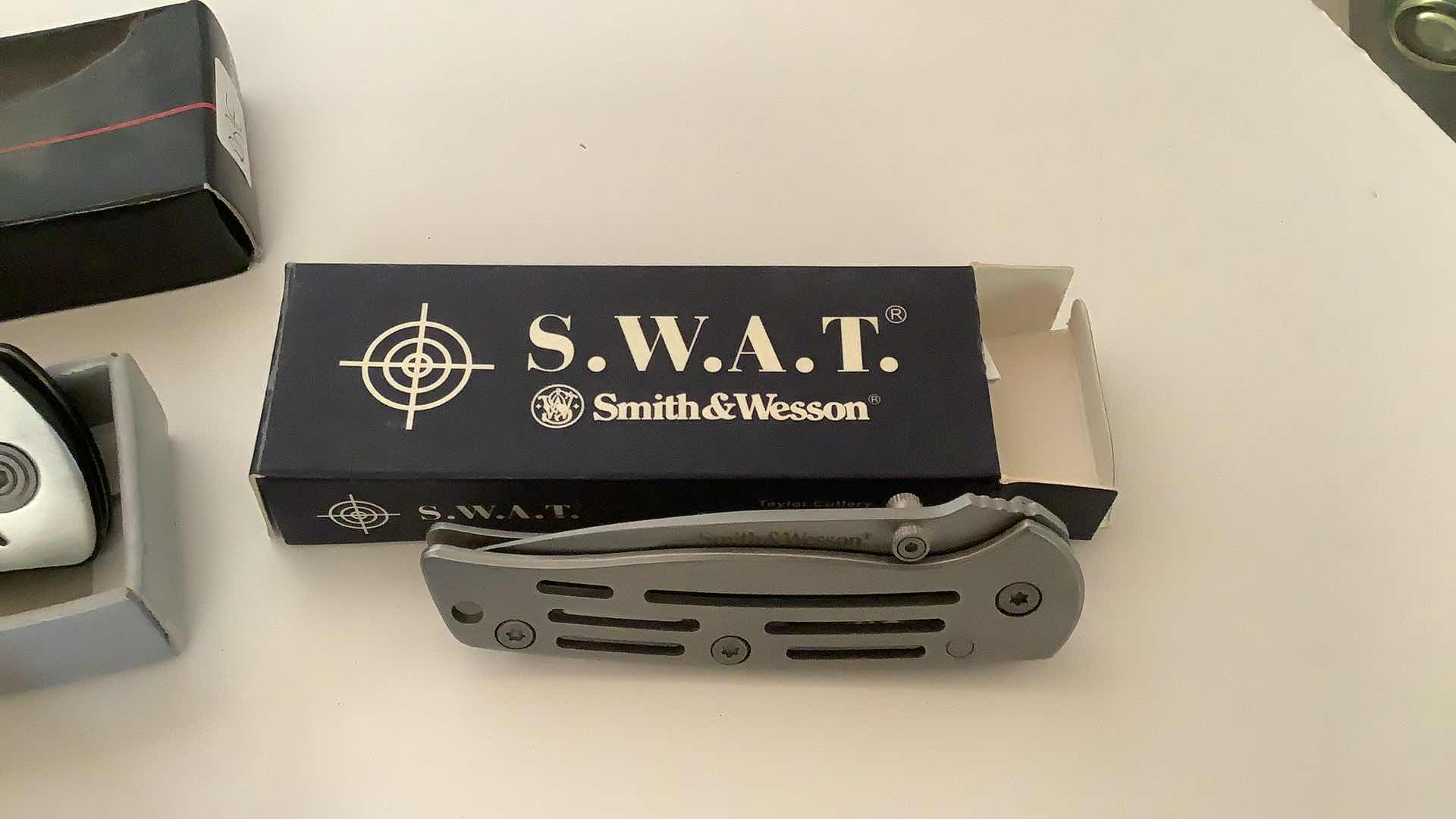 Photo 1 of 3 PCS ASSORTED POCKET KNIVES