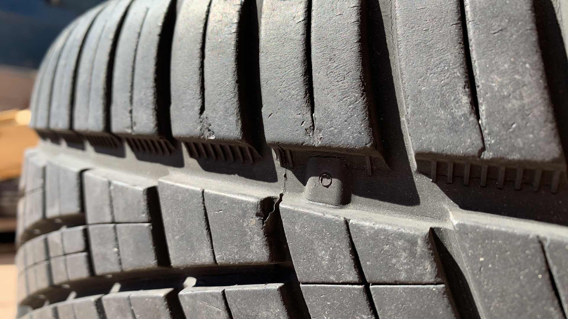 Photo 1 of CONTINENTAL CONTACT DWS 06 245/35 ZR 20